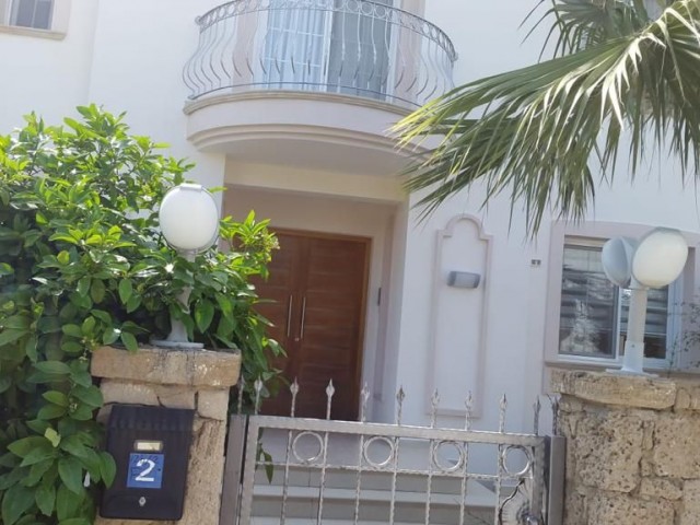 Girne Alsancak'ta Kiralık Lüks Villa