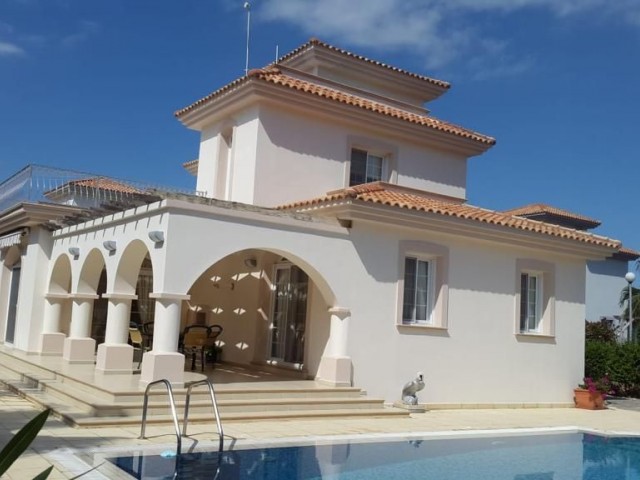 Luxus Villa zur Miete in Kyrenia Alsancak ** 