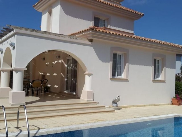 Luxus Villa zur Miete in Kyrenia Alsancak ** 