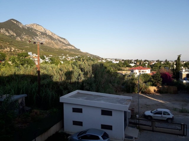 Terrassenwohnung zum Verkauf in Kyrenia Lapta ** 