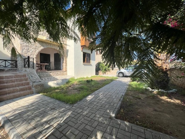 3+1 Villa mit privatem Garten zum Verkauf in Kyrenia Chatalköy ** 