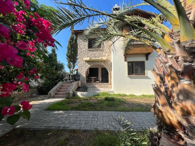 3+1 Villa mit privatem Garten zum Verkauf in Kyrenia Chatalköy ** 