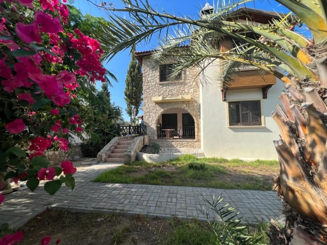 3+1 Villa mit privatem Garten zum Verkauf in Kyrenia Chatalköy ** 