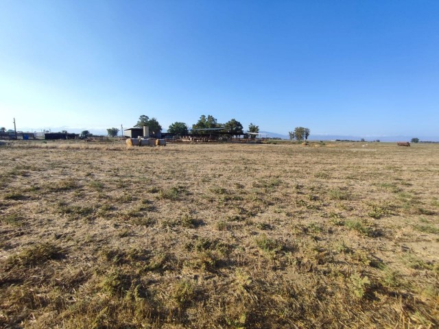 GAZIKÖY ZU VERKAUFEN AUF DER STRAßE UND IM DORF LAND ** 