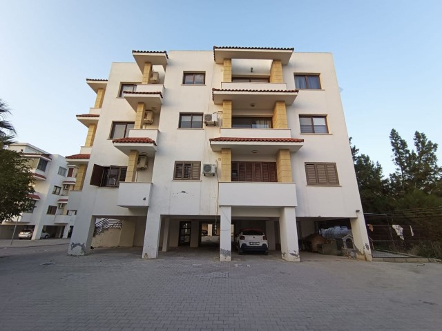 LEFKOŞA MERKEZDE SATILIK 3+1 DAİRE  MASRAFSIZ VE GENİŞ