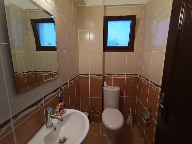 LEFKOŞA MERKEZDE SATILIK 3+1 DAİRE  MASRAFSIZ VE GENİŞ