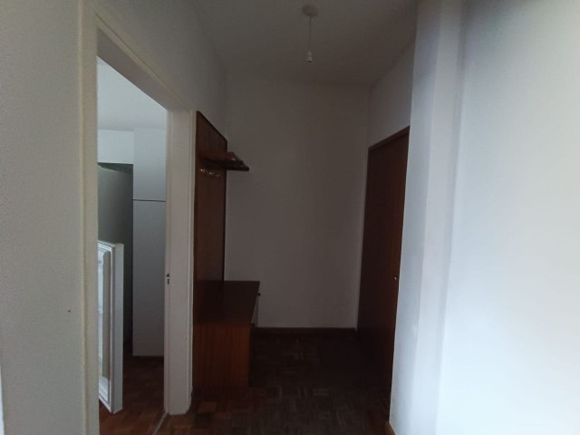 2+1 WOHNUNG IN GEHWEITE ZUR DEREBOYU STRASSE UND CAFÉS IN KÖŞKLÜÇİFTLİK