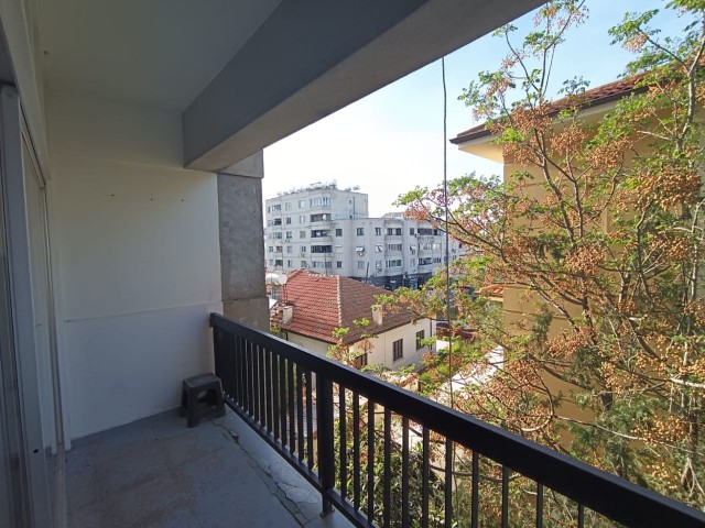 2+1 APARTMENT WITHIN WALKING DISTANCE TO DEREBOYU STREET AND CAFES IN KÖŞKLÜÇİFTLİK