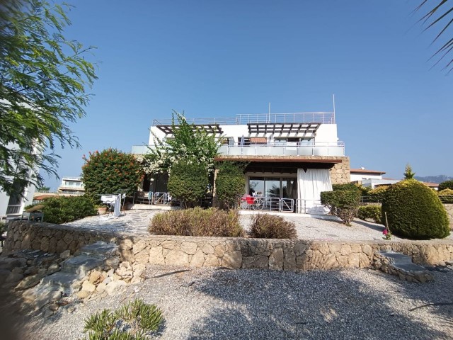 2+1 FLAT FOR SALE IN A SITE WITH SEA ZERO POOL