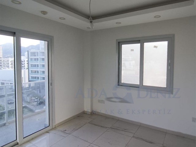 GİRNEDE CADDE ÜZERİ SATILIK 3+1 DAİRE (DENİZ MANZARALI)