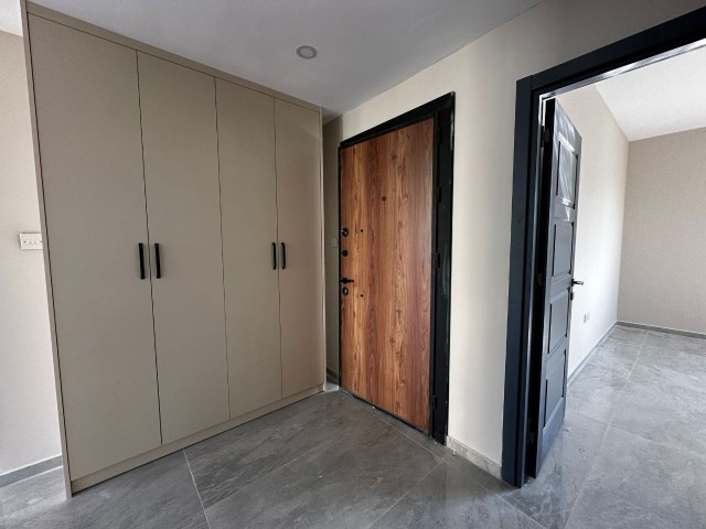 2+1 Flat for Sale in Girne Karaoğlanoğlu, Walking Distance to the Sea and Gau