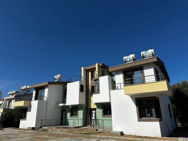 2+1 Flat for Sale in Girne Karaoğlanoğlu, Walking Distance to the Sea and Gau