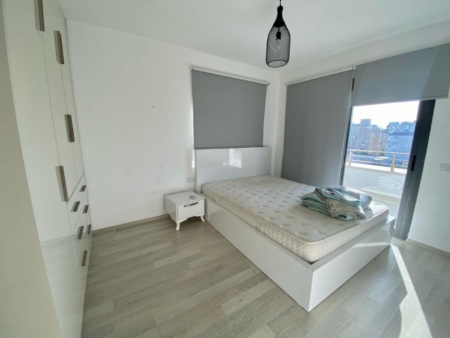 Квартира-пентхаус 3+1 в аренду в центре Кирении с видом на горы и море...