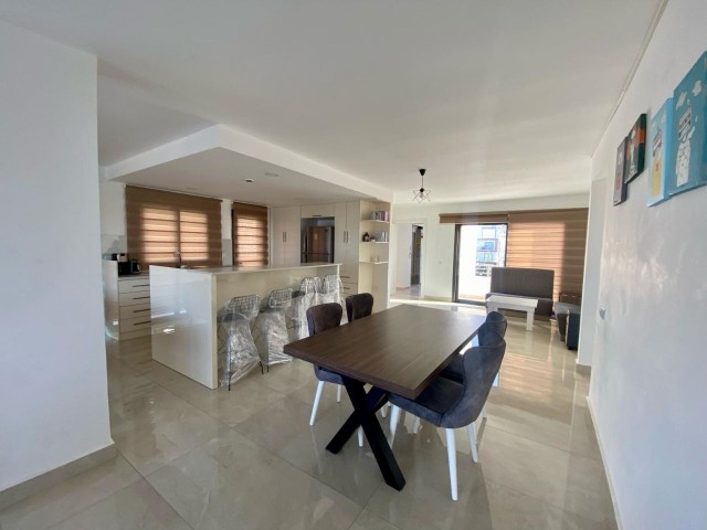 3+1 Penthouse-Wohnung zur Miete im Zentrum von Kyrenia mit Berg- und Meerblick ...