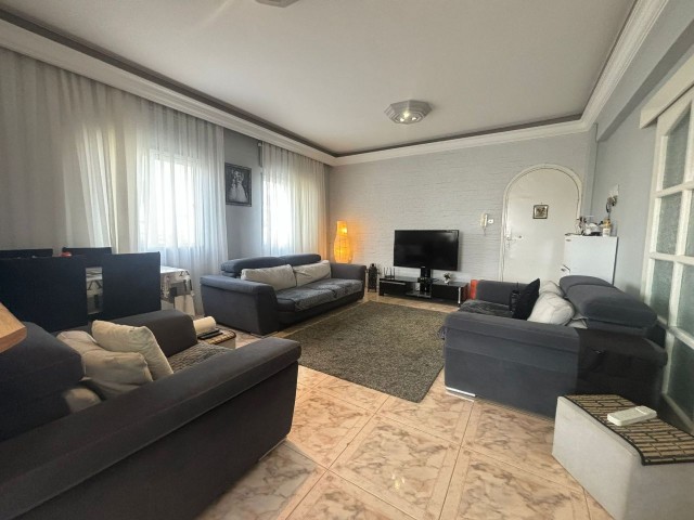 2+1 SPACIOUS FLAT FOR SALE IN GIRNE CENTER, SUITABLE FOR EQUIVALENT KOÇAN LOAN...