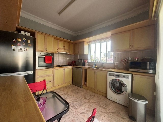 2+1 SPACIOUS FLAT FOR SALE IN GIRNE CENTER, SUITABLE FOR EQUIVALENT KOÇAN LOAN...