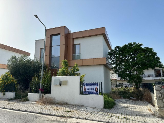 2+1 freistehende Villa zum Verkauf in Kyrenia Ozanköy