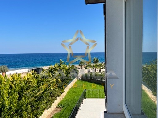 Вилла на Кипре у моря 3х спальная с бассейном 