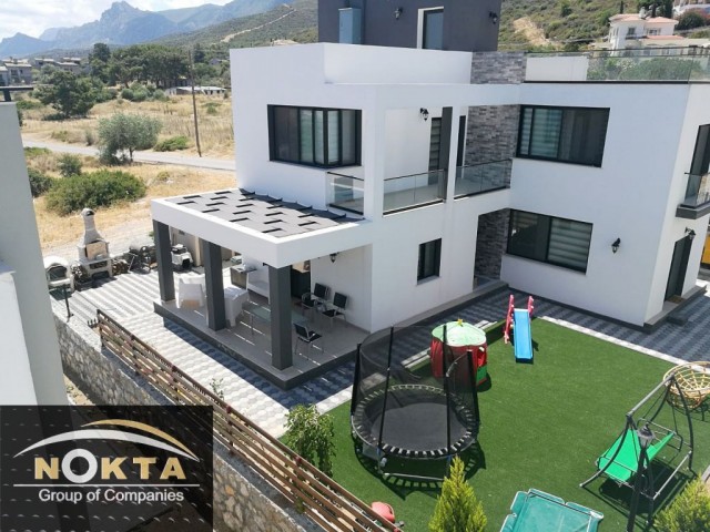 Girne Alsancak'ta Modern Dizayn Taşınmaya Hazır Lüks Villa