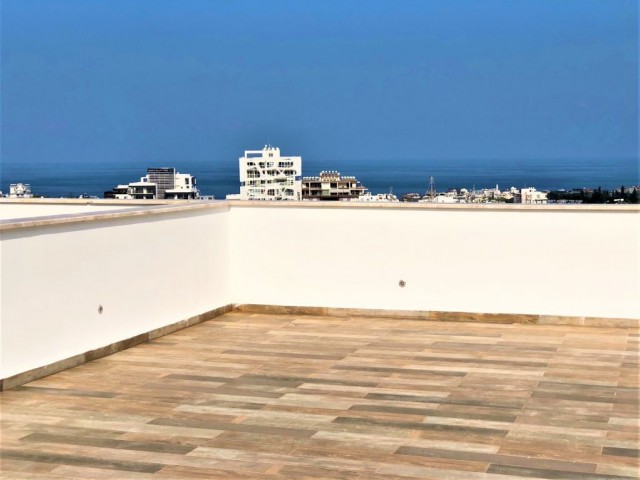 Kıbrıs/Girne merkezde satılık muhteşem 2+1 penthouse daire