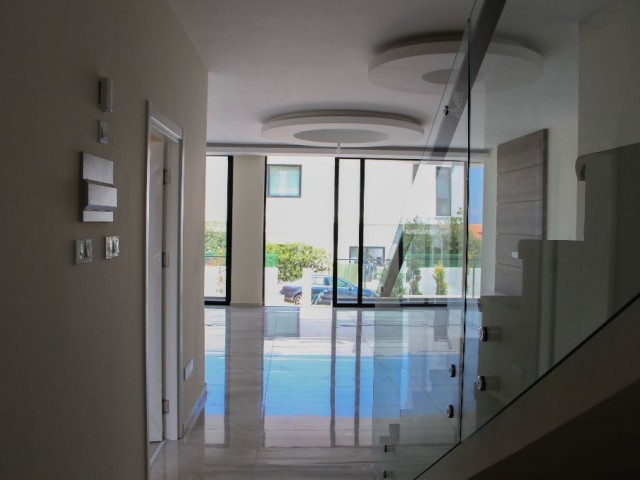 We offer you stunning villas in the prestigious Bellapais area.