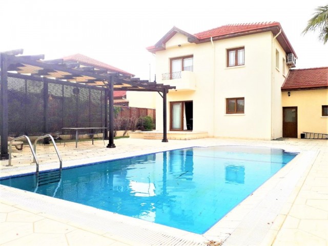 Wonderful villa with a private swimming pool ...