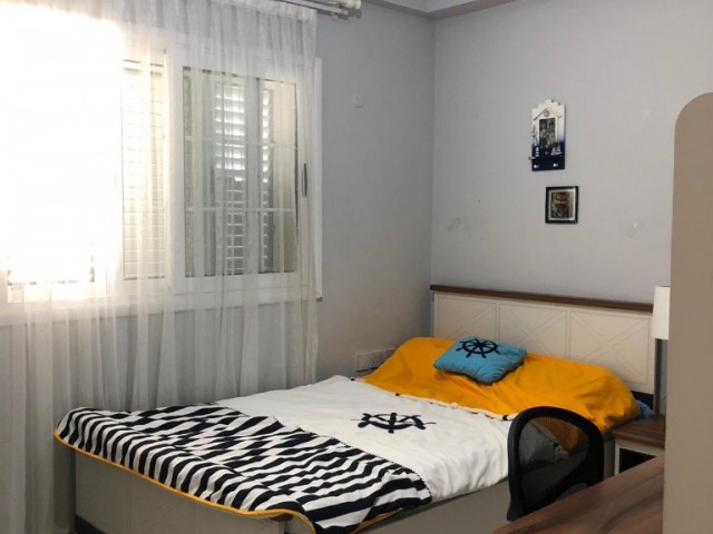 Girne merkezde satılık site içi 3+1 daire