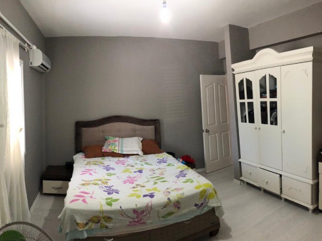 Girne merkezde satılık site içi 3+1 daire