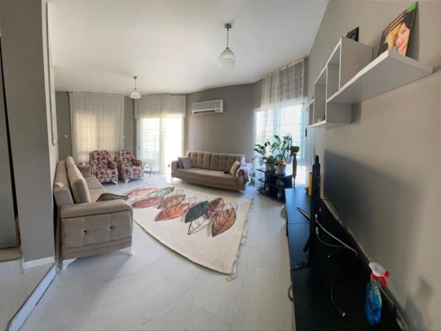 Girne merkezde satılık site içi 3+1 daire