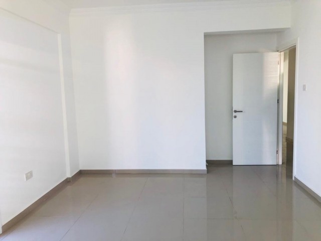 3+1 Wohnung zum Verkauf in Kyrenia Zentrum ** 