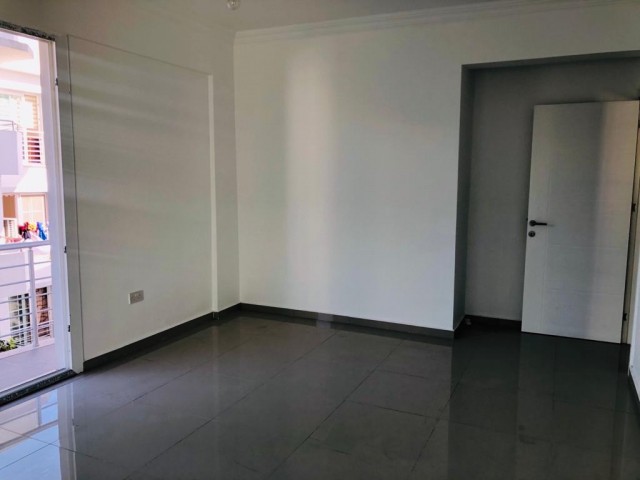 Girne merkezde satılık 3+1 lux daire