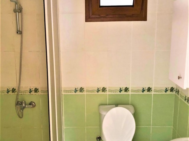 Girne'nin en güzel sokağında kiralık geniş 3+1 daire.