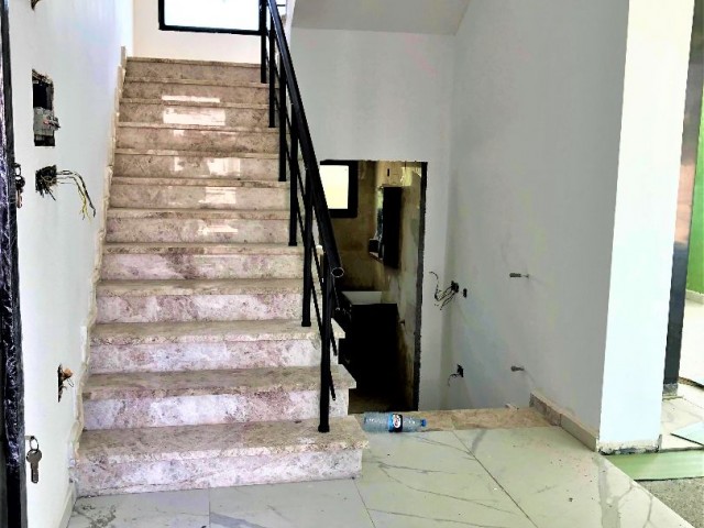 Alsancak bölgesinde sessiz ve sakin bölgede beyaz eşyalı villa