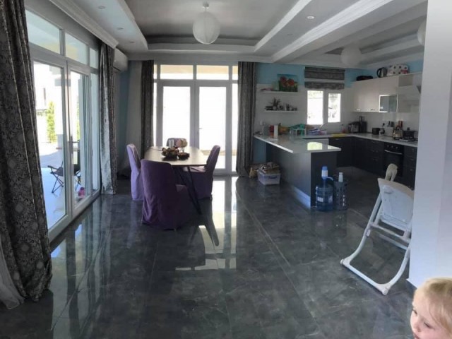 Kiralık temiz ve bakımlı özel havuzlu villa