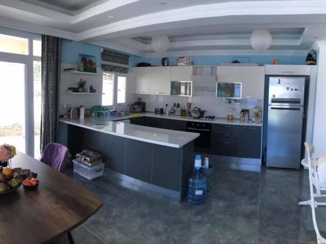 Kiralık temiz ve bakımlı özel havuzlu villa