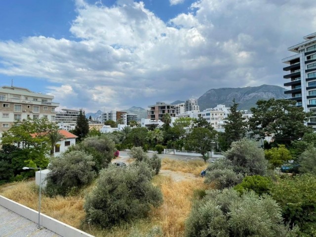 Girne merkezde lüks rezidansta satılık 2 yatak odalı daire