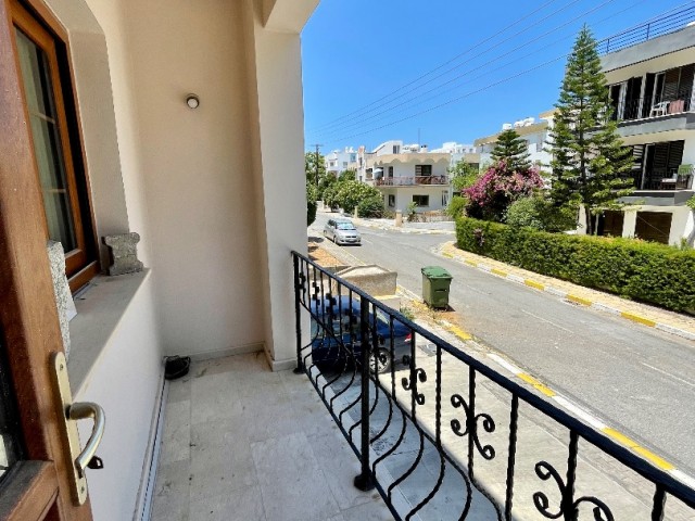 Wohnung zum Verkauf im Zentrum von Kyrenia zu einem erschwinglichen Preis ** 