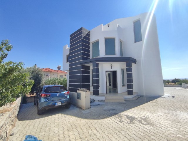 Girne Dikmen Satılık 3+1 Geniş, Lüks Villa 