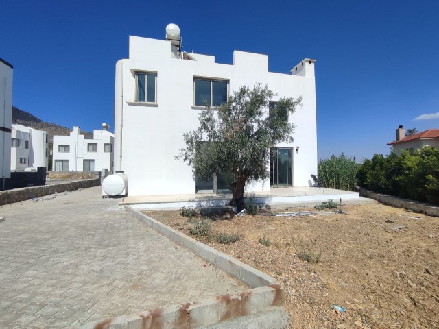 Girne Dikmen Satılık 3+1 Geniş, Lüks Villa 