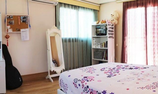 Girne merkezde satılık 4+1 özel havuzlu villa