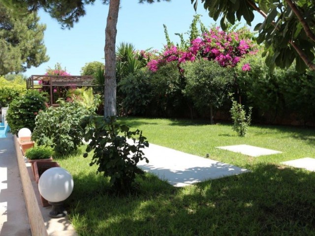 4 + 1 Villa with private pool for sale in the center of Kyrenia ** 