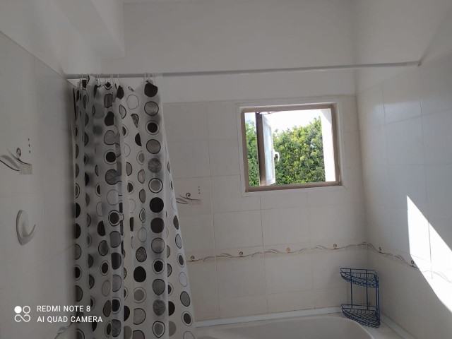 WOHNUNG ZU VERMIETEN AUF DEM GELÄNDE MIT POOL IM ZENTRUM VON KYRENIA!!! ** 