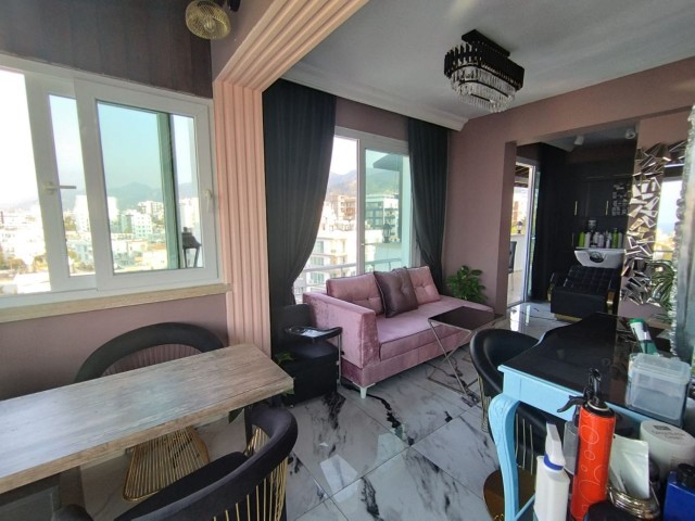 4+1 LUXURY PENTHOUSE FOR SALE / COMMERCIAL PERMIT / MAGNIFICENT VIEW IN THE CENTER OF KYRENIA!! ** 