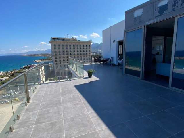 Zu verkaufen 3+1 Penthouse mit herrlichem Meerblick in Kyrenia Zentrum 