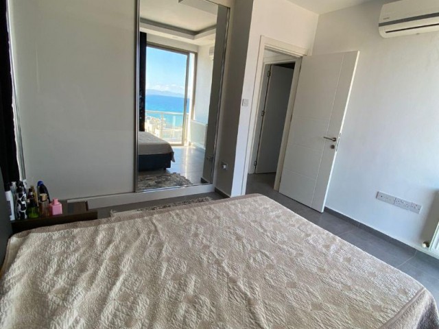 Girne Merkez Satılık 3+1 Muhteşem Deniz Manzaralı Penthouse ( SATILDI )