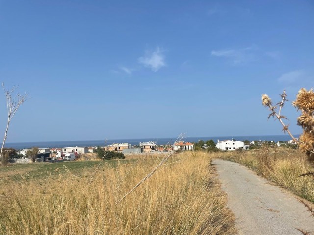 Grundstück mit Meerblick in Alsancak