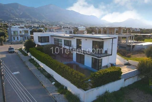 Prächtige 4+2 Luxusvilla mit türkischer Besitzurkunde in Catalkoy, Kyrenia