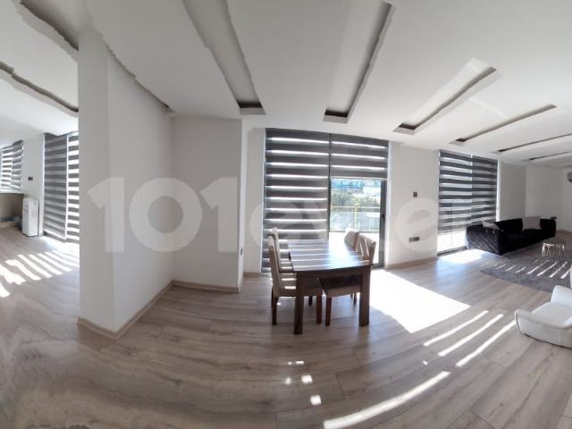 Duplex-Penthouse-Wohnung zur Miete in Kyrenia Zentrum