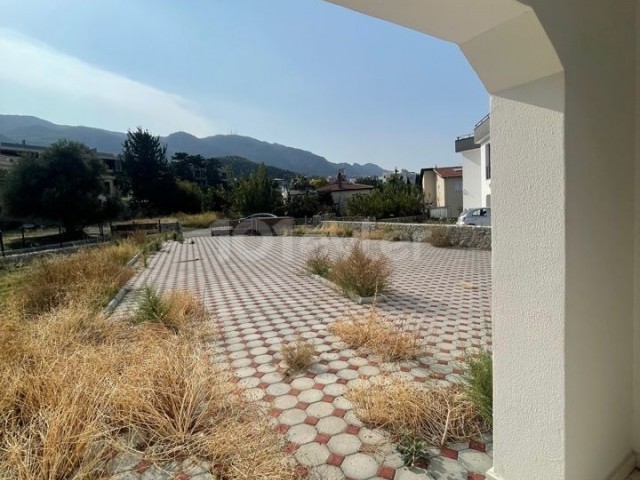 Villa mit großem Garten zu verkaufen in Kyrenia Alsancak Region