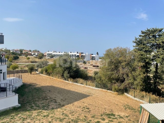 Villa mit großem Garten zu verkaufen in Kyrenia Alsancak Region